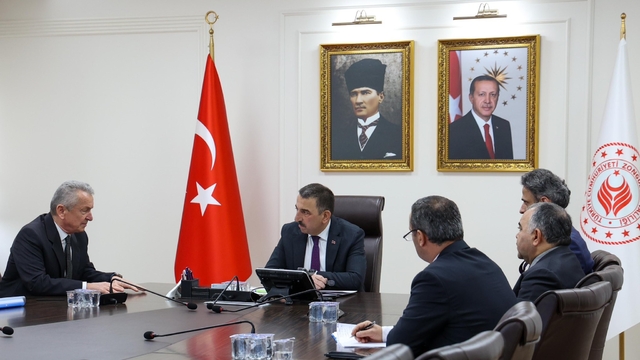 Vali Hacıbektaşoğlu Çaycuma heyetini kabul etti