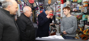 Başkan Küçükoğlu Aziziye'de bayrak dağıttı