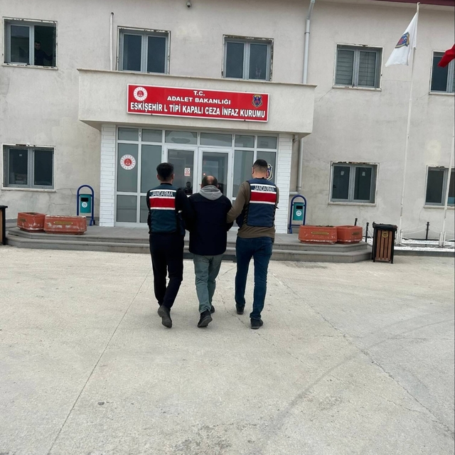 10 yıl kesinleşmiş hapis cezası ile aranan şüpheli yakalandı