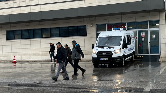 Antalya'da evinde silahla vurulmuş halde ölü bulunan kişinin cenazesi teslim alındı