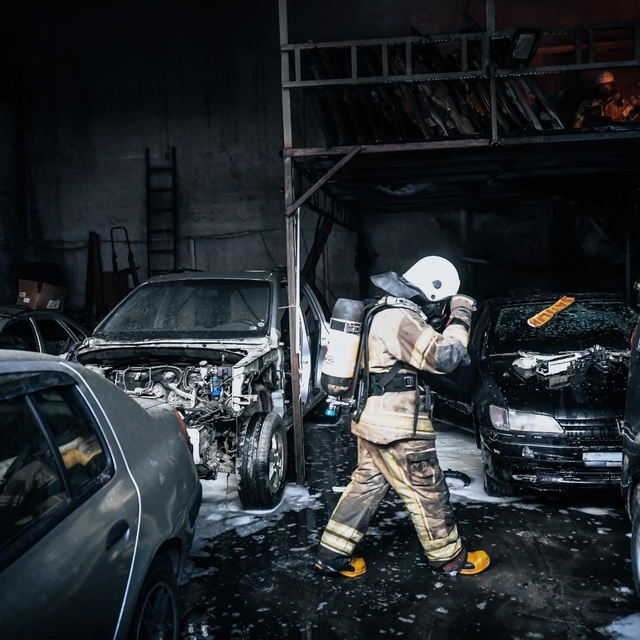 Buca'da depo yangını kısa sürede söndürüldü