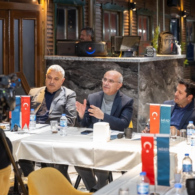 Başkan Er, MİAD yönetimi ve üyeleriyle bir araya geldi