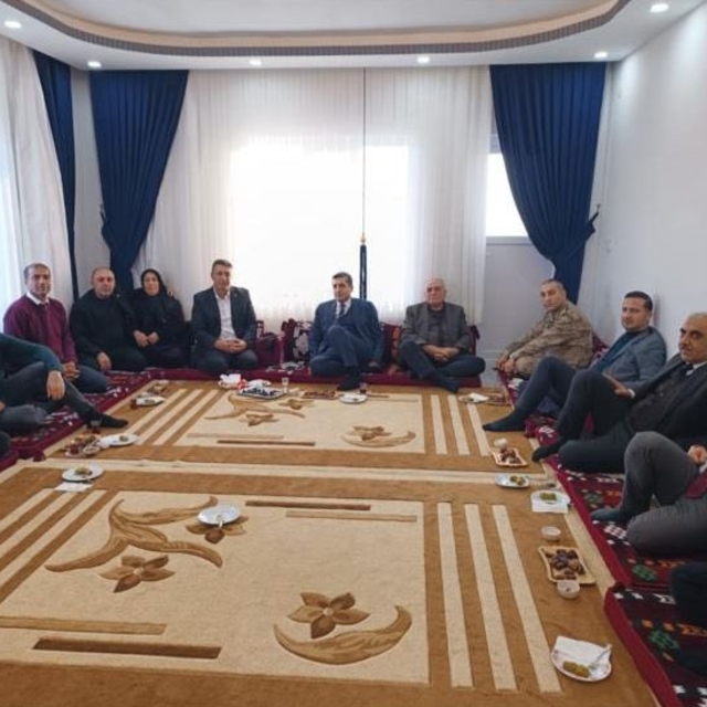 Kozluk Kaymakamı Böçkün'den şehit ailesine ziyaret