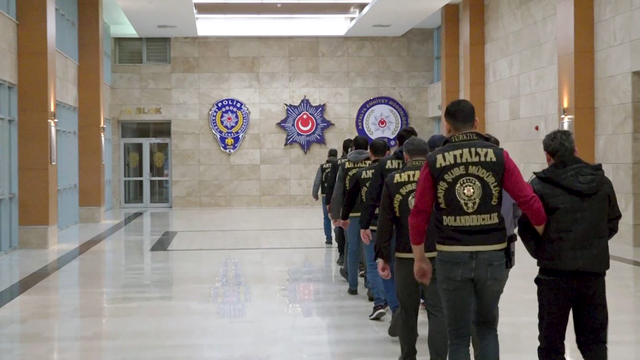 Çifti 16 milyon lira dolandıran 12 şüpheli tutuklandı