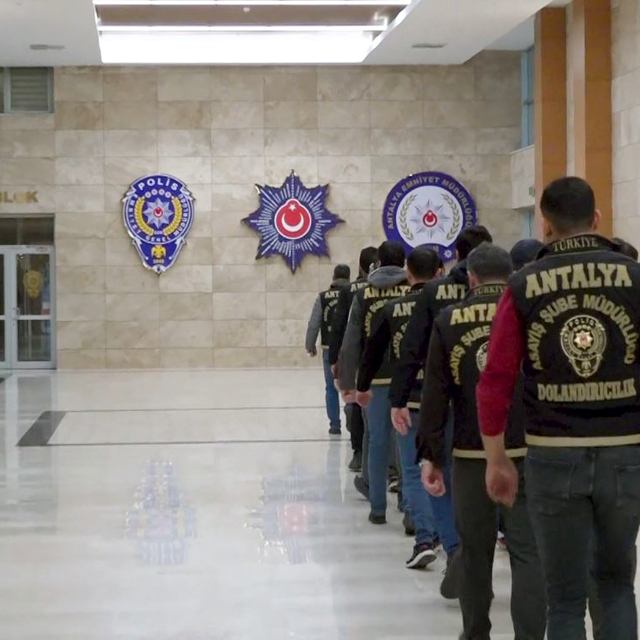 Çifti 16 milyon lira dolandıran 12 şüpheli tutuklandı