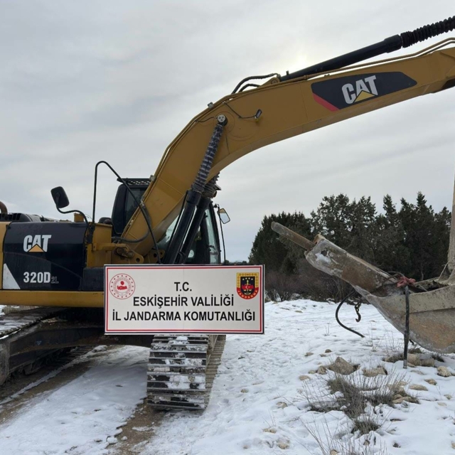 Kaçak kazı yapan 8 şüpheli suçüstü yakalandı