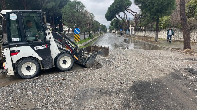 Söke Belediyesi ekipleri sağanak yağış için sahada seferber oldu