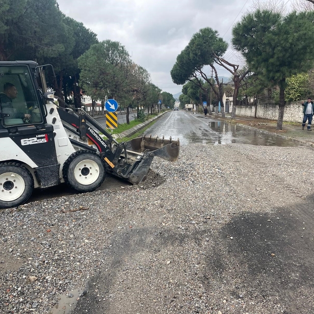 Söke Belediyesi ekipleri sağanak yağış için sahada seferber oldu