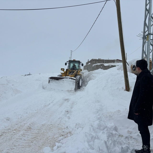 Susuz Kaymakamı Tutal, köylerde vatandaşlarla buluştu
