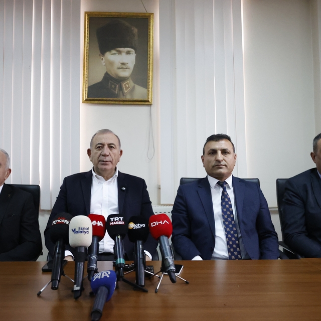 Gürsel Tekin'den CHP'den ihraç istemiyle disipline sevk edilen Yazıhan Bele...