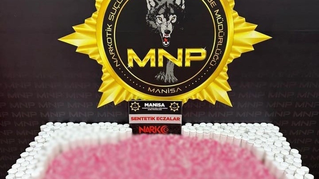 Araçta binlerce sentetik hap ele geçirildi