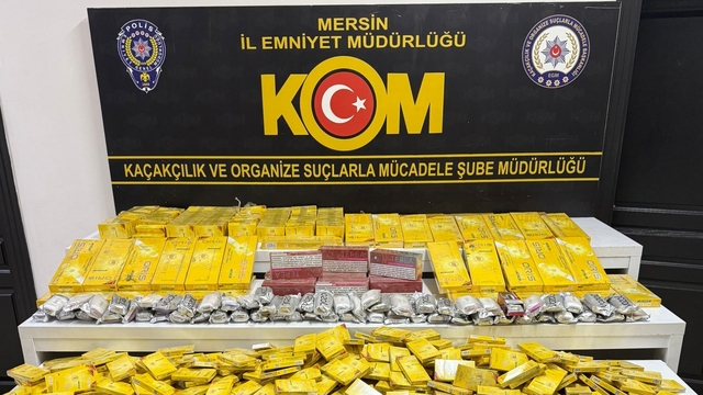 Mersin'de tırda gümrük kaçağı sigara ve puro ele geçirildi