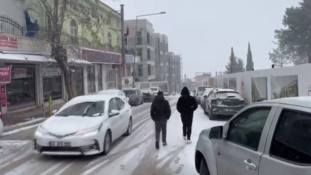 Besni'de yoğun kar yağışı başladı
