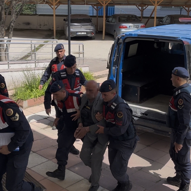Tarladan dönen karı-kocayı öldüren sanığın yargılanmasına başlandı
Tutuklu...