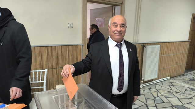 Şuhut'ta şoförler ve otomobilciler esnafı sandık başına gitti