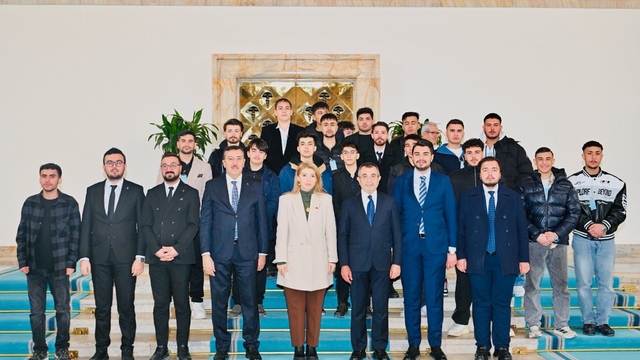 Ölmeztoprak: "Cumhurbaşkanımızın mesajları nettir, bayrağımıza uzanan kirli eller hesap verecek"
AK Parti Grup Toplantısı'nda devlet aklı ve milli birlik vurgusu
AK Parti Grup Toplantısı'nda milli irade ve devlet kararlılığı öne çıktı