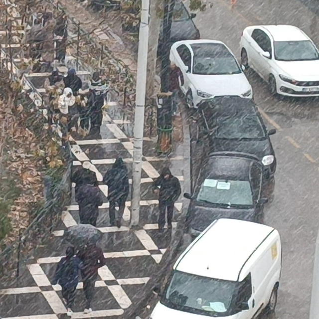 Şanlıurfa'da beklenen kar yağışı başladı