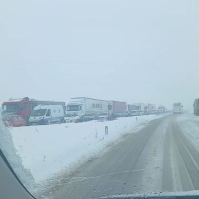 Sivas'ta ulaşıma kar engeli: Sivas-Malatya ve Sivas-Kayseri kara yolları tr...