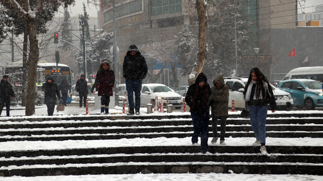Gaziantep'te kar yağışı etkili oluyor