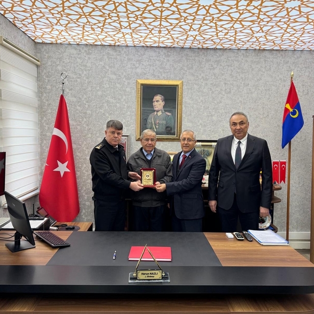 70 milyon TL'lik mal varlığını Jandarma Asayiş Vakfı'na bağışladı