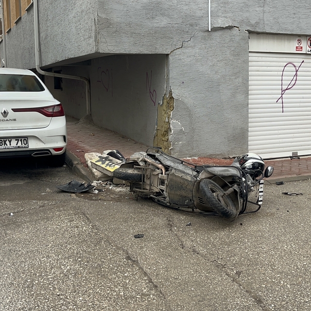 Eskişehir'de hafif ticari araçla çarpışan motosikletin sürücüsü ağır yarala...