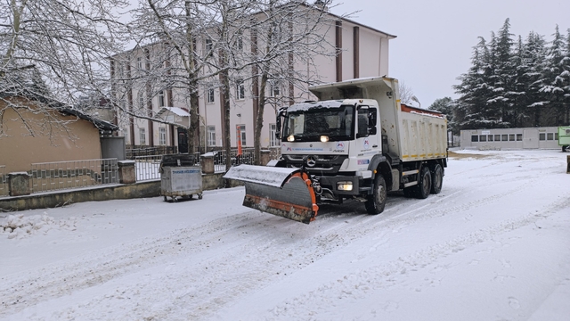Mersin'in yüksek kesimlerinde kar yağışı etkili oldu