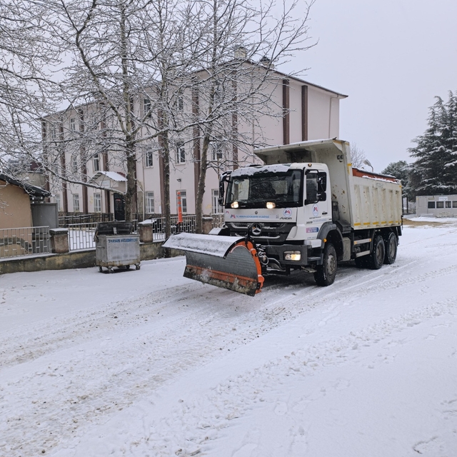 Mersin'in yüksek kesimlerinde kar yağışı etkili oldu