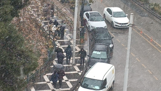 Şanlıurfa'da beklenen kar yağışı başladı