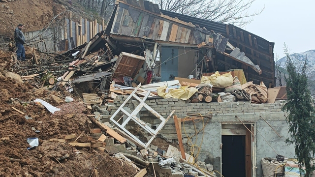 Borçka'da kar sonrası toprak kayması yaşandı
Ev ve ahır kullanılamaz hale geldi