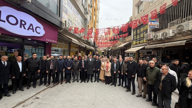Mardin'de terör örgütü YPG/SDG yandaşlarının Türk bayrağına saldırısına tepki