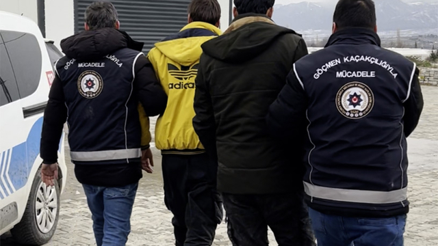 Kaçak göçmenler, TIR'ın yatak kısmında saklanırken yakalandı