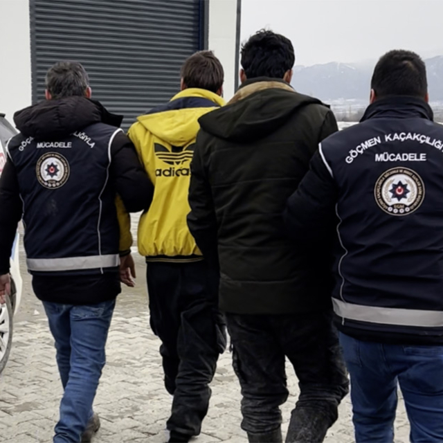 Kaçak göçmenler, TIR'ın yatak kısmında saklanırken yakalandı