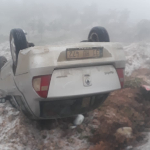 Altınözü ilçesinde takla atan otomobildeki 2 kişi yaralandı