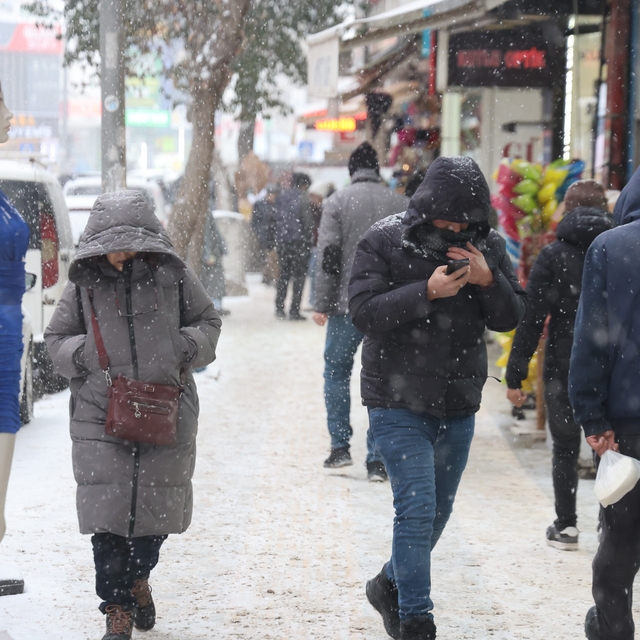 Elazığ'da beklenen kar yağışı başladı