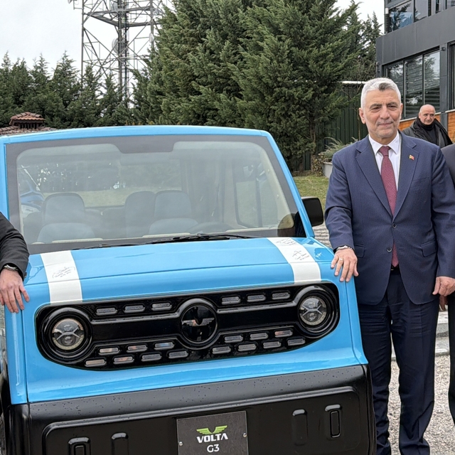 Yerli üretim elektrikli araca, Bakan Bolat hayran kaldı
Seri üretimine başl...