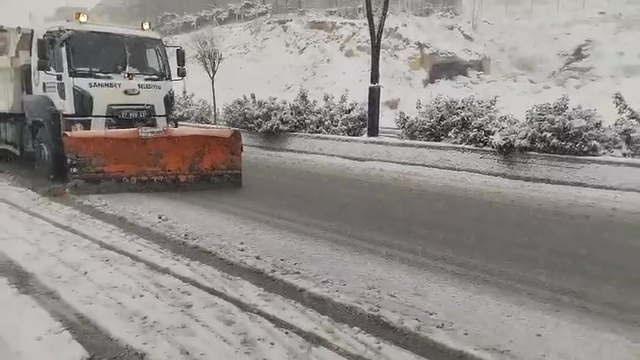 Şahinbey Belediyesi'nden kar yağışına anında müdahale