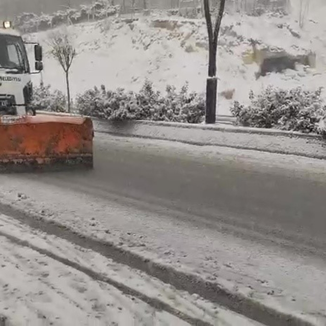 Şahinbey Belediyesi'nden kar yağışına anında müdahale