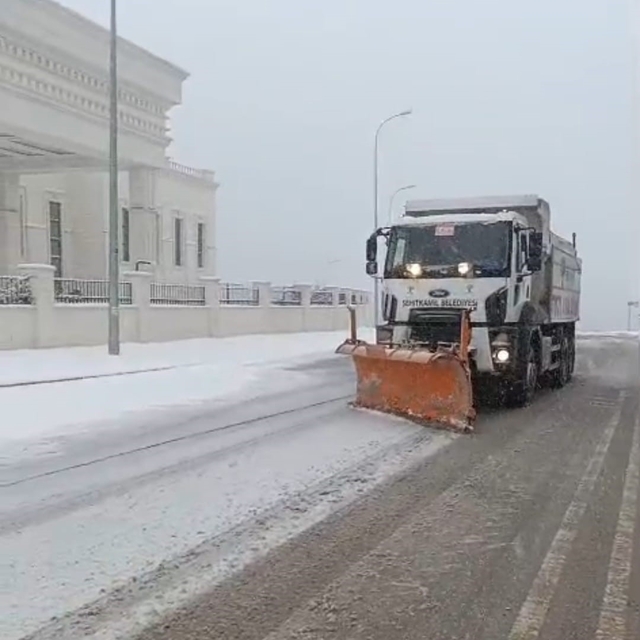 Şehitkamil'de kar mesaisi
Yılmaz: "Ekiplerimiz 7/24 sahada"