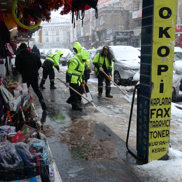 Kilis'te kar yağışı etkisini gösterdi