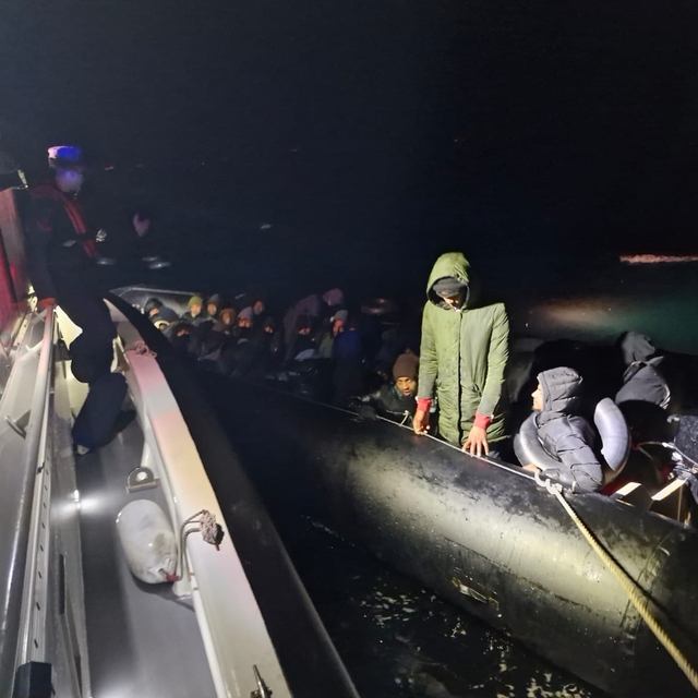 Balıkesir'de 3'ü çocuk 29 düzensiz göçmen yakalandı