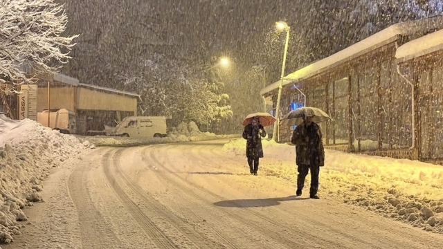 Malatya'da  kar nedeniyle motosikletlerin trafiğe çıkması yasaklandı; bazı personeller de izinli olacak