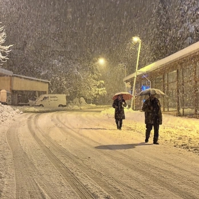 Malatya'da  kar nedeniyle motosikletlerin trafiğe çıkması yasaklandı; bazı...
