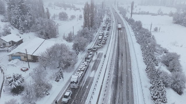 Uşak-Ankara karayolu 3 saat trafiğe kapandı