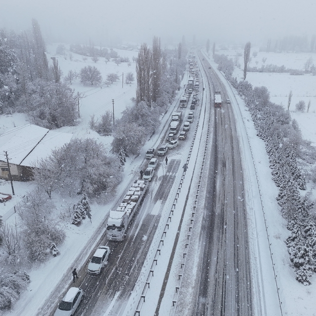 Uşak-Ankara karayolu 3 saat trafiğe kapandı