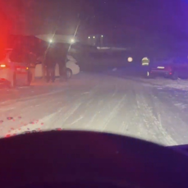 Mazıdağı-Derik yolu ulaşıma kapandı, buzlanma kazaya neden oldu