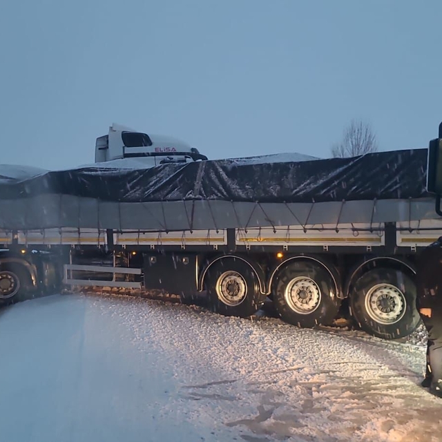 Afyonkarahisar'ın yüksek kesimlerinde kar yağışı etkili oldu