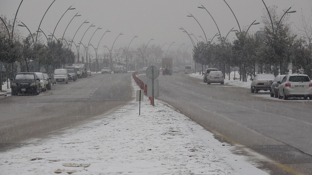 Malatya'da kar yağışı nedeniyle kamu personeline idari izin ve motosikletlere trafik yasağı