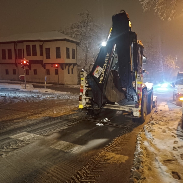 Kahramanmaraş'ta kar nedeniyle 61 mahalleye ulaşım sağlanamıyor