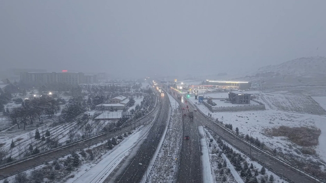 Ulaşımda 43 ilin geçiş güzergahı Kırıkkale'de kar yağışı etkili oldu