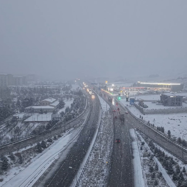 Ulaşımda 43 ilin geçiş güzergahı Kırıkkale'de kar yağışı etkili oldu